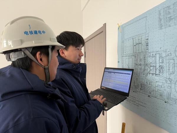2-2、项目部成立了图纸“随看库”.jpg 2-2、项目部成立了图纸“随看库”.jpg